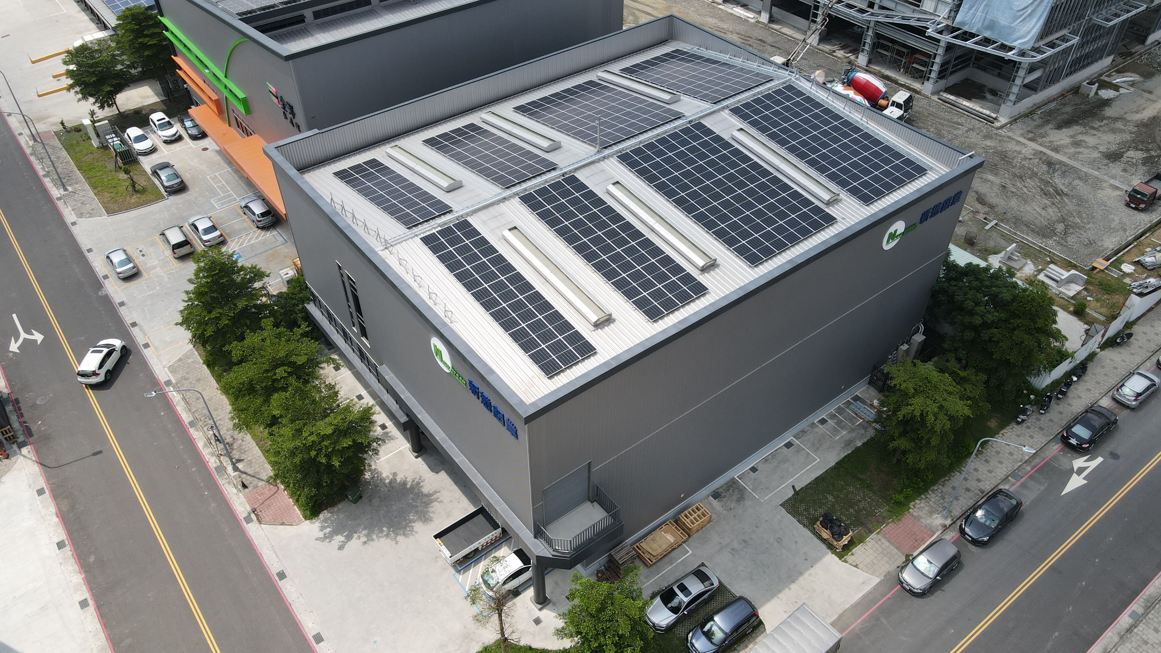 新懋鋁業 高雄廠太陽能光電屋頂空拍圖